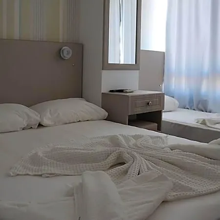 Marine Hotel *