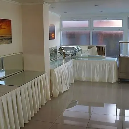 Marine Hotel *